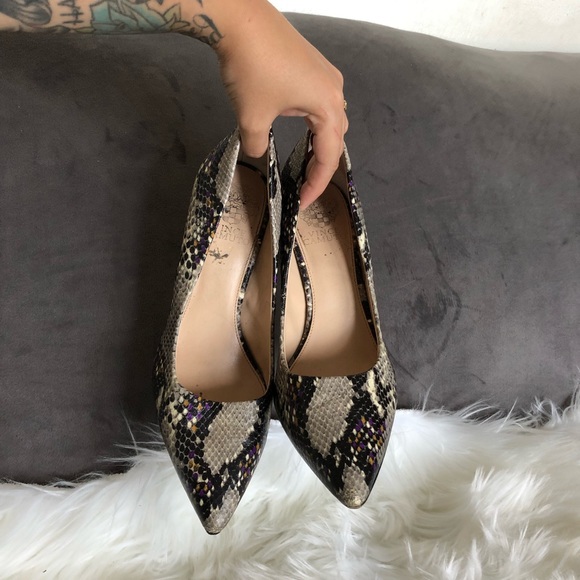 Vince Camuto leather heels snake like - Picture 3 of 17